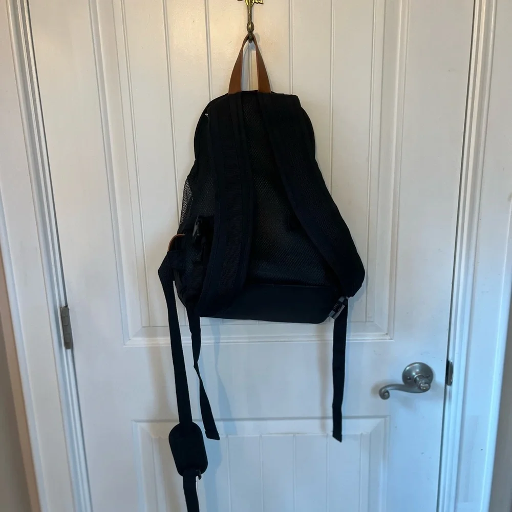 Top Paw knapsack/ backpack Cat / Dog Pet carrier holds pets up to 15lbs.